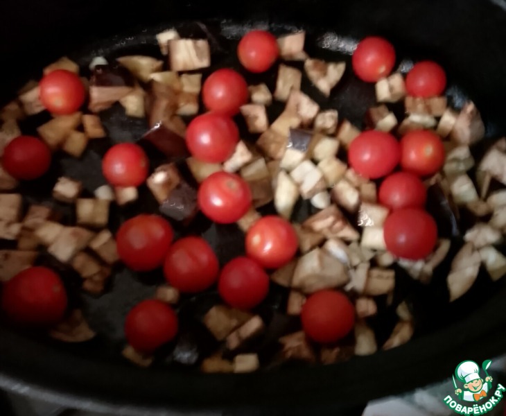 Блюдо из баклажана, фасоли с чесноком