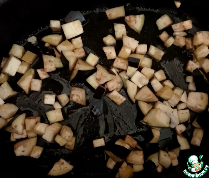 Блюдо из баклажана, фасоли с чесноком