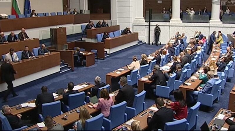 Парламент Болгарии лишил пророссийского президента права назначать руководителя спецслужби