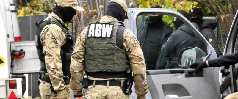 СМИ: Россияне готовили теракты в Европе. Взрывчатку в банках с кукурузой перевозил украинец