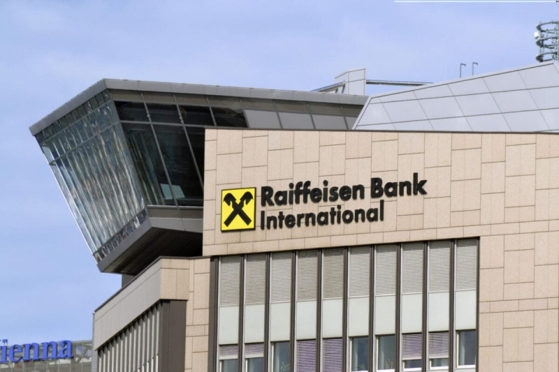 FT: ЕС хочет передать замороженные активы Дерипаски банку Raiffeisen для компенсации убытков в РФ