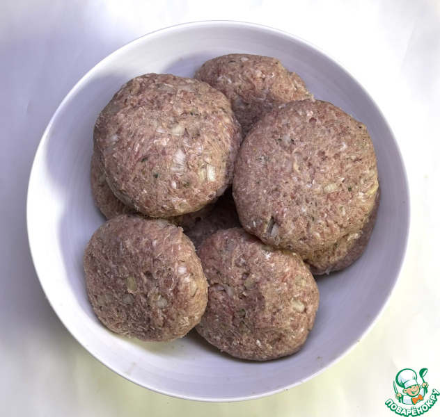 Рулетики из фарша в сливочном соусе