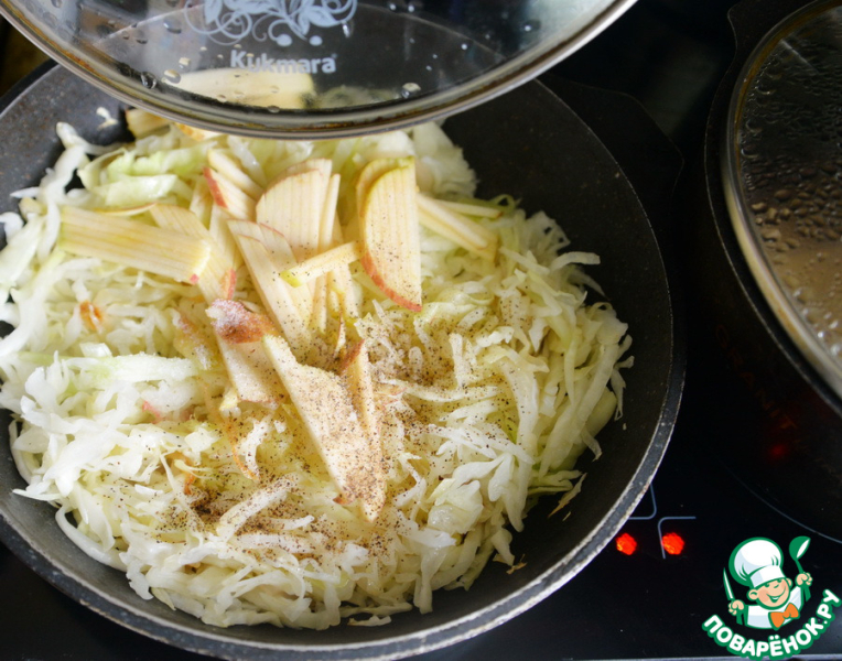 Утиные ножки с тушёной капустой