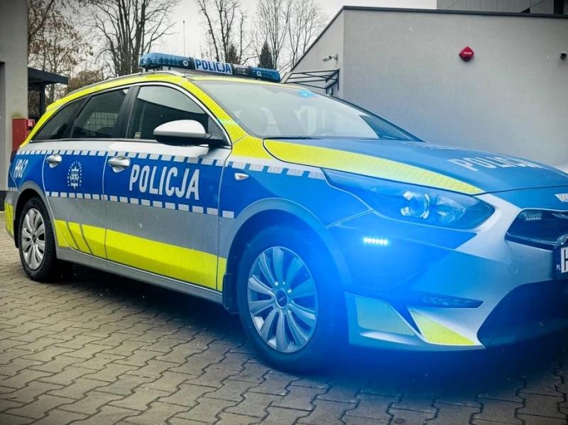 В Польше украинец откусил кусок автомобиля полицейских, его выслали из страны