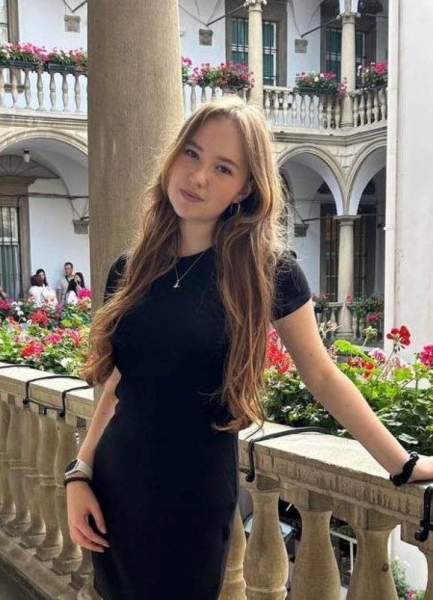 Возле Львова в результате атаки РФ погибла семья из 4 человек, среди них — 15-летняя девочка | ФОТО