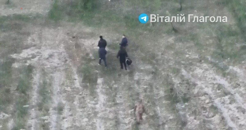 СМИ: Группа уклонистов свободно пересекла границу Украины с Венгрией: видео