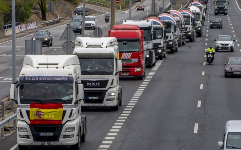 АсМАП: Дальнобойщиков, которые оставляют грузовики за границей и убегают от мобилизации, хотят приравнять к ворам