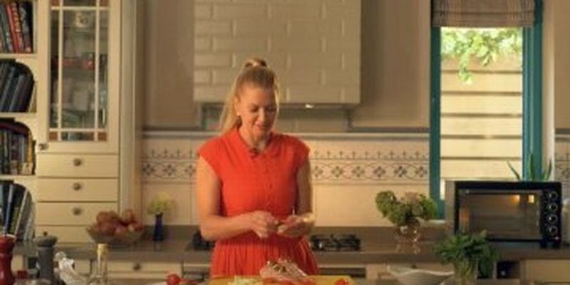 Будет очень мягкой: "Мастер Шеф" Литвинова дала рецепт для сочной куриной грудки с сыром