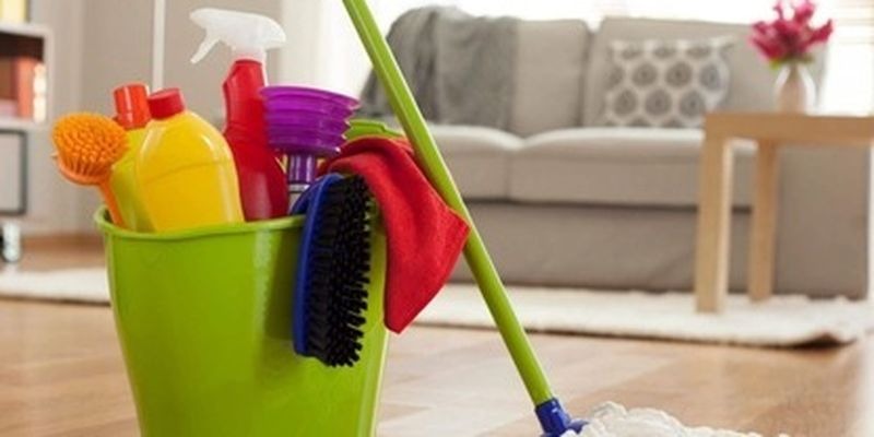 Что нужно чистить дома летом: предметы, и места, требующие уборки