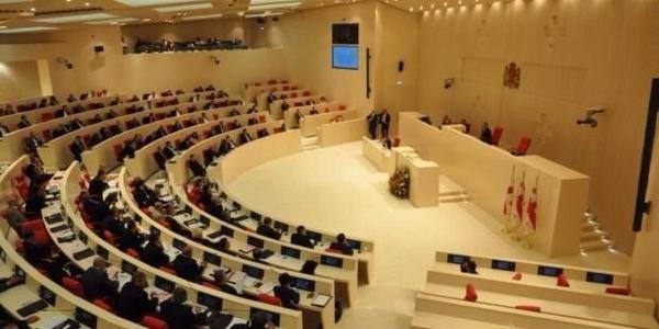 Парламент Грузии окончательно утвердил скандальный закон об «иноагентах»
