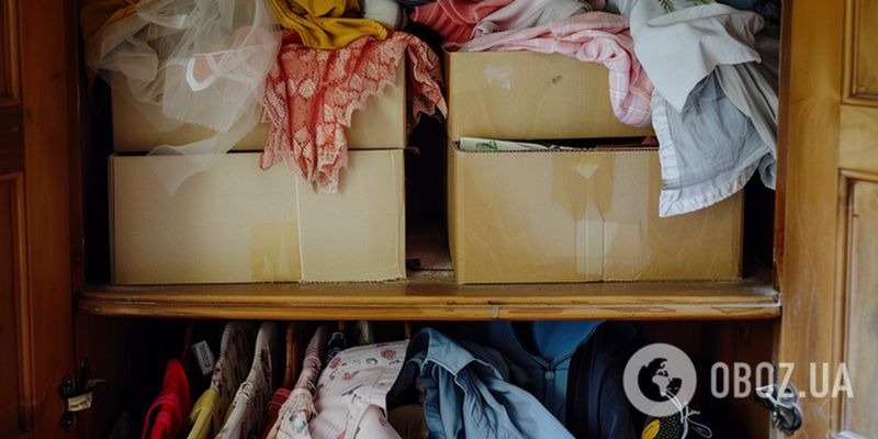 Почему не следует хранить одежду в картонных коробках: чем заменить