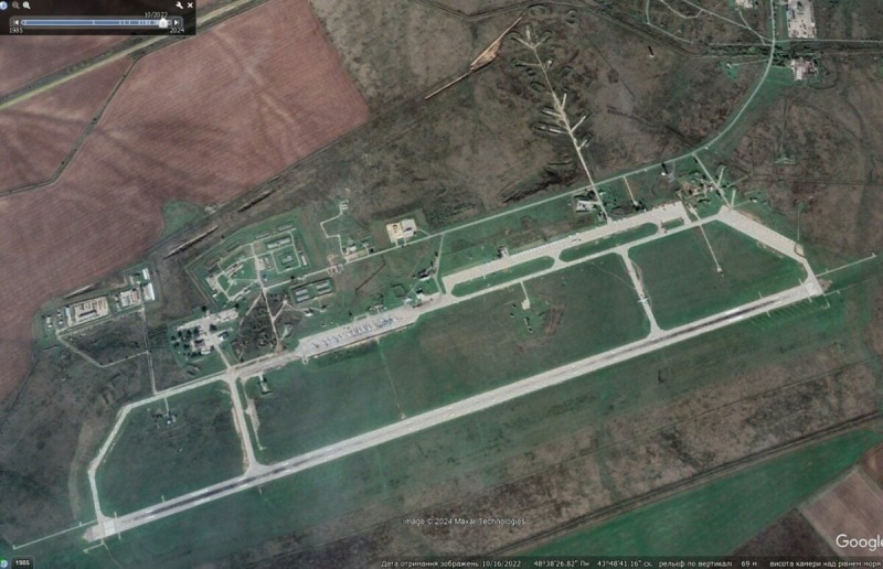 Россияне начали прятать самолеты в ангары | ФОТО