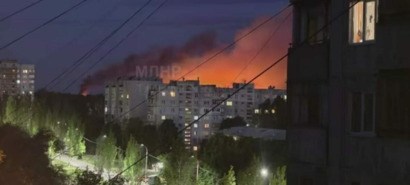 СМИ: В оккупироваеном Луганске прогремели взрывы рядом с авиаремонтным заводом | ФОТО | ВИДЕО