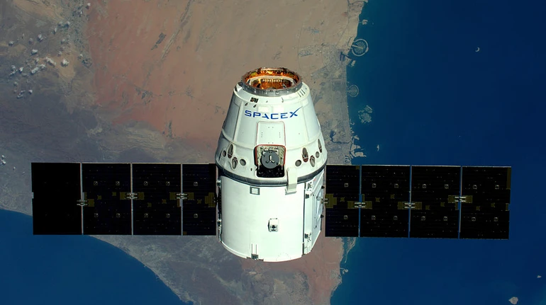 SpaceX открыла бронирование мест для полета в космос