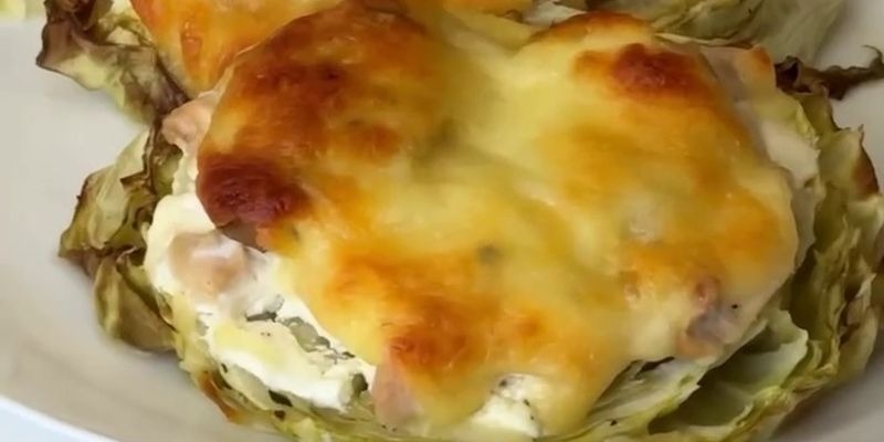 Стейки из капусты с курицей и сыром: рецепт оригинального блюда для всей семьи