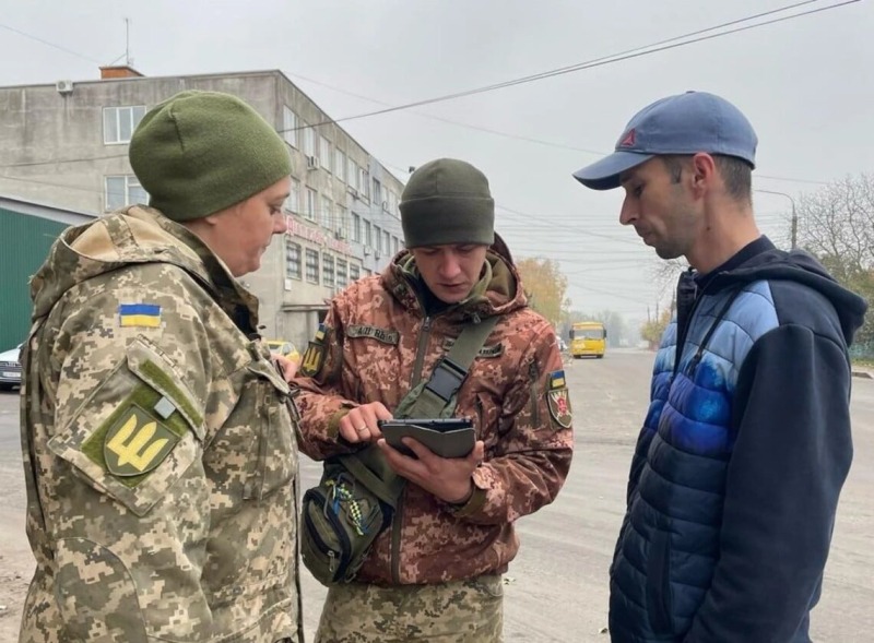 В Одесской области сотрудники ТЦК сутки удерживают главреда «Экономической правды»