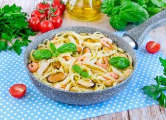 Паста «Морская симфония» с мидиями и кальмарами: вкус морской глубины на вашей тарелке