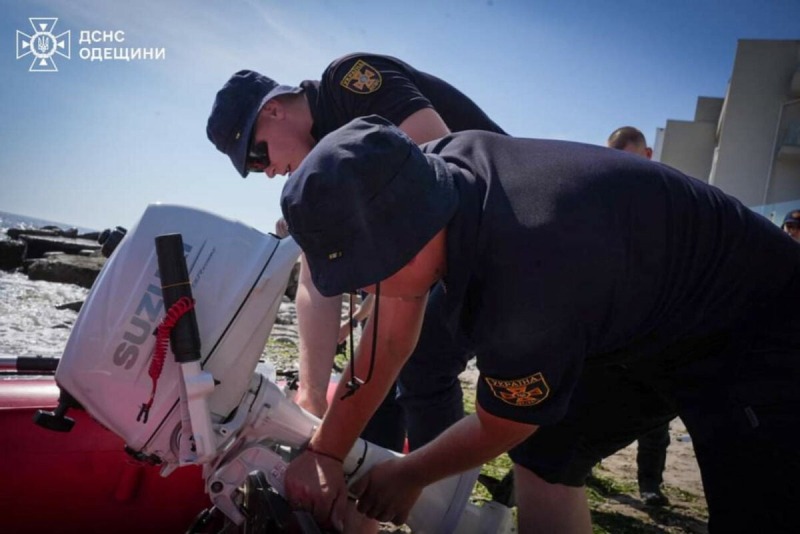 В Одесі під час шторму 20-річну поліцейську хвилею змило в море, тіло досі шукають | ВИДЕО