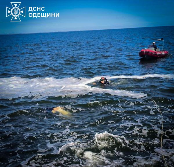 В Одессе нашли тело полицейской, которую волной снесло с пирса в море | ФОТО