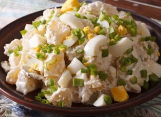 Ви захочете їсти його щодня: готуємо фантастичний салат з молодої картоплі