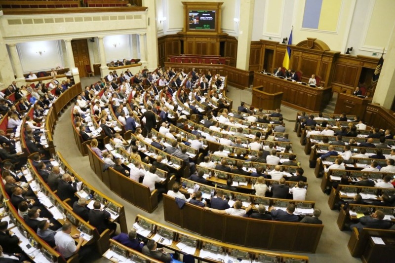 ВР согласилась с Зеленским: Украинцев не будут увольнять с работы за связи в оккупации и РФ
