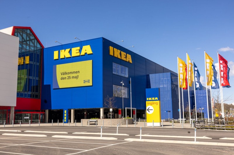 IKEA запускает новый формат магазинов прямо в телефонной будке | ФОТО