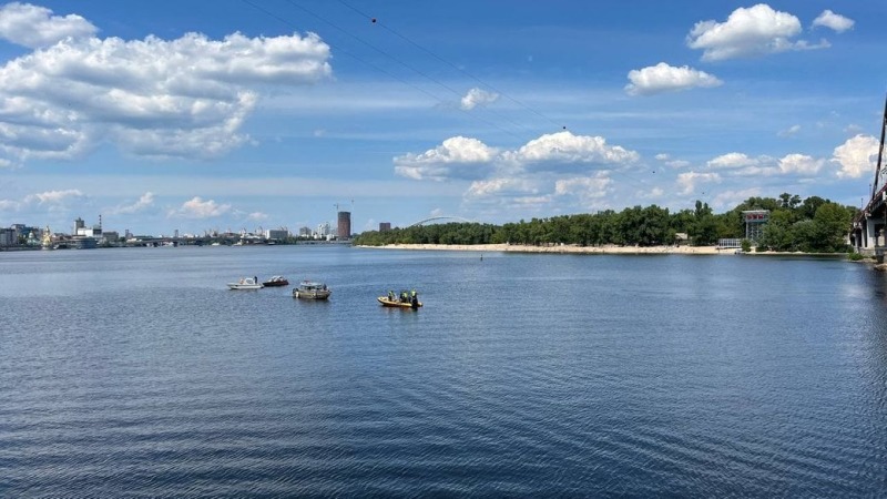 В Киеве оборвалась канатная дорога через Днепр: в воду упала девушка, ее не могут найти | ФОТО | ВИДЕО