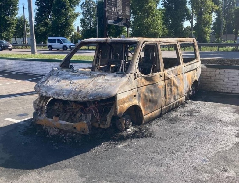 В Киеве подожгли автомобиль медслужбы третьей штурмовой бригады | ФОТО