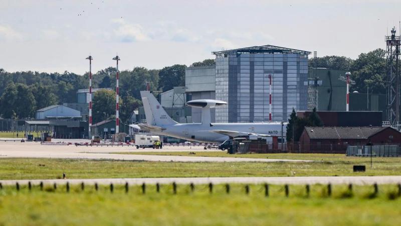 СМИ: Россия планировала нанести удар по базе НАТО в Германии, где стоят самолеты дальнего обнаружения