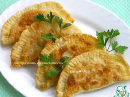 Постные чебуреки с кускусом и цукини