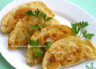 Постные чебуреки с кускусом и цукини