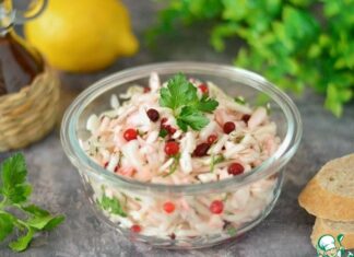 Салат из капусты с брусникой