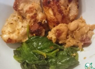 Жареная курица с пюре из фасоли