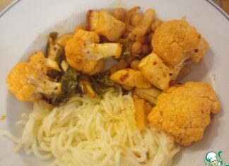 Цветная капуста с нутом и халуми