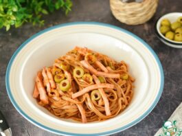 Гречневая лапша в пикантном томатном соусе