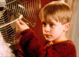 Изменились до неузнаваемости: звезды легендарного фильма «Один дома» появились вместе на публике