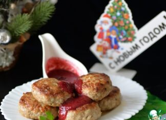 Котлеты из индейки с брусничным соусом