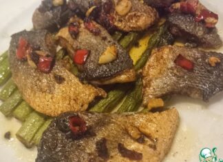 Морской окунь со спаржей