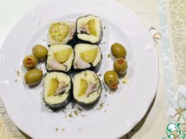 Роллы с сельдью, картофелем и соленым огурцом