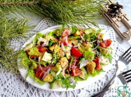 Салат с индейкой и авокадо