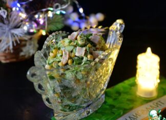 Салат с копчёной индейкой и пекинской капустой