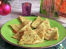 Шпинатные блинные треугольники с ветчиной