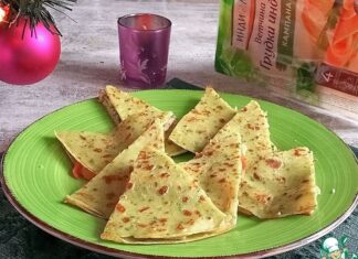 Шпинатные блинные треугольники с ветчиной