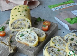 Сырный рулет с индейкой и грибами