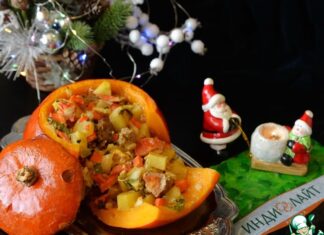 Тыква, фаршированная овощным рагу с индейкой