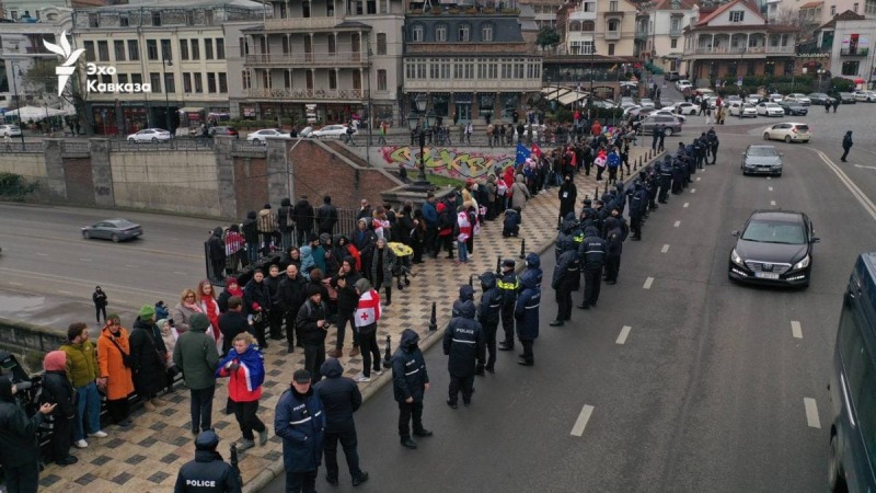 В Грузии прошла масштабная акция протеста «Цепь единства» | ВИДЕО