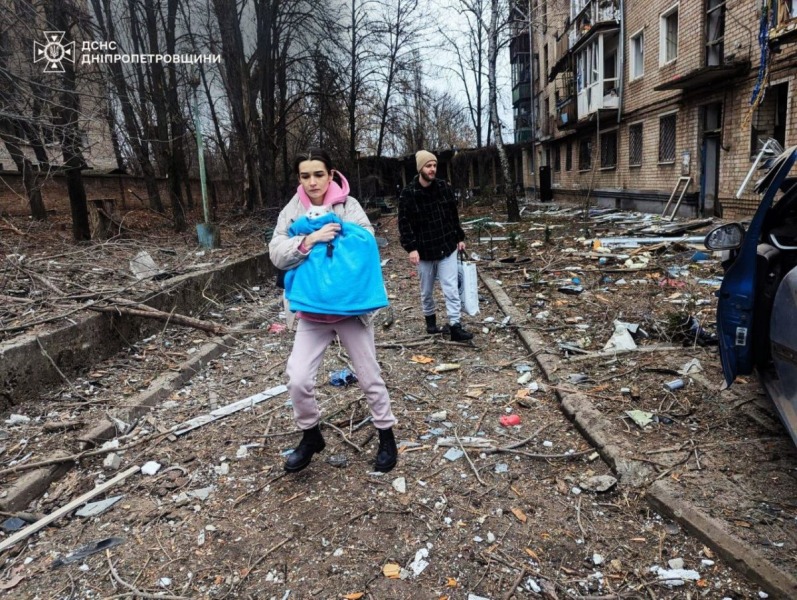 Россия атаковала Кривой Рог баллистикой: повреждено учебное заведение, есть жертвы | ФОТО | ВИДЕО