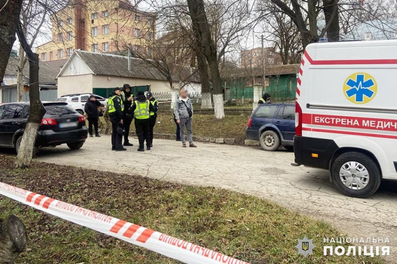 В Каменце-Подольском произошел взрыв возле здания ТЦК: есть погибший и травмированные | ВИДЕО