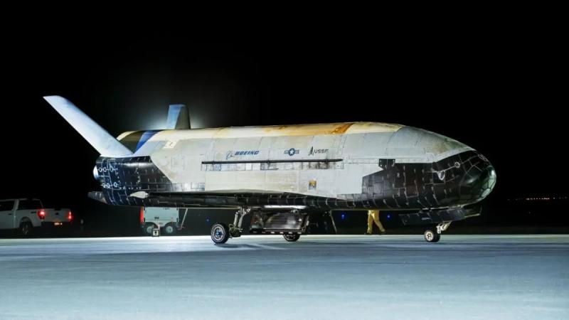 Секретный космический самолет США X-37B вернулся на Землю после 434 дней в космосе | ФОТО