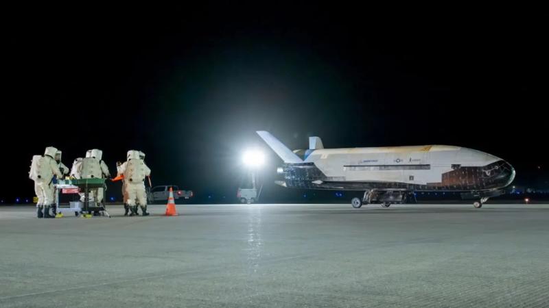 Секретный космический самолет США X-37B вернулся на Землю после 434 дней в космосе | ФОТО